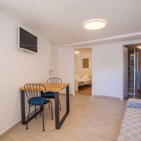 Apartmani Kraj Mora Црес Экстерьер фото