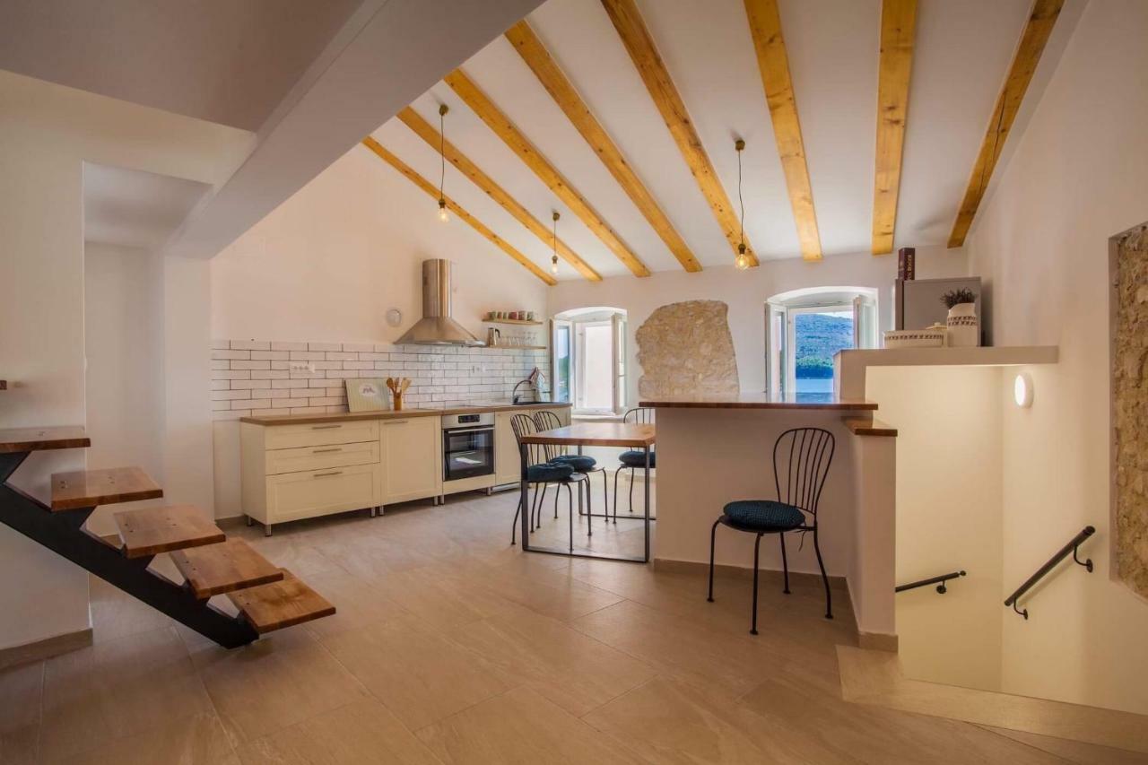 Apartmani Kraj Mora Црес Экстерьер фото