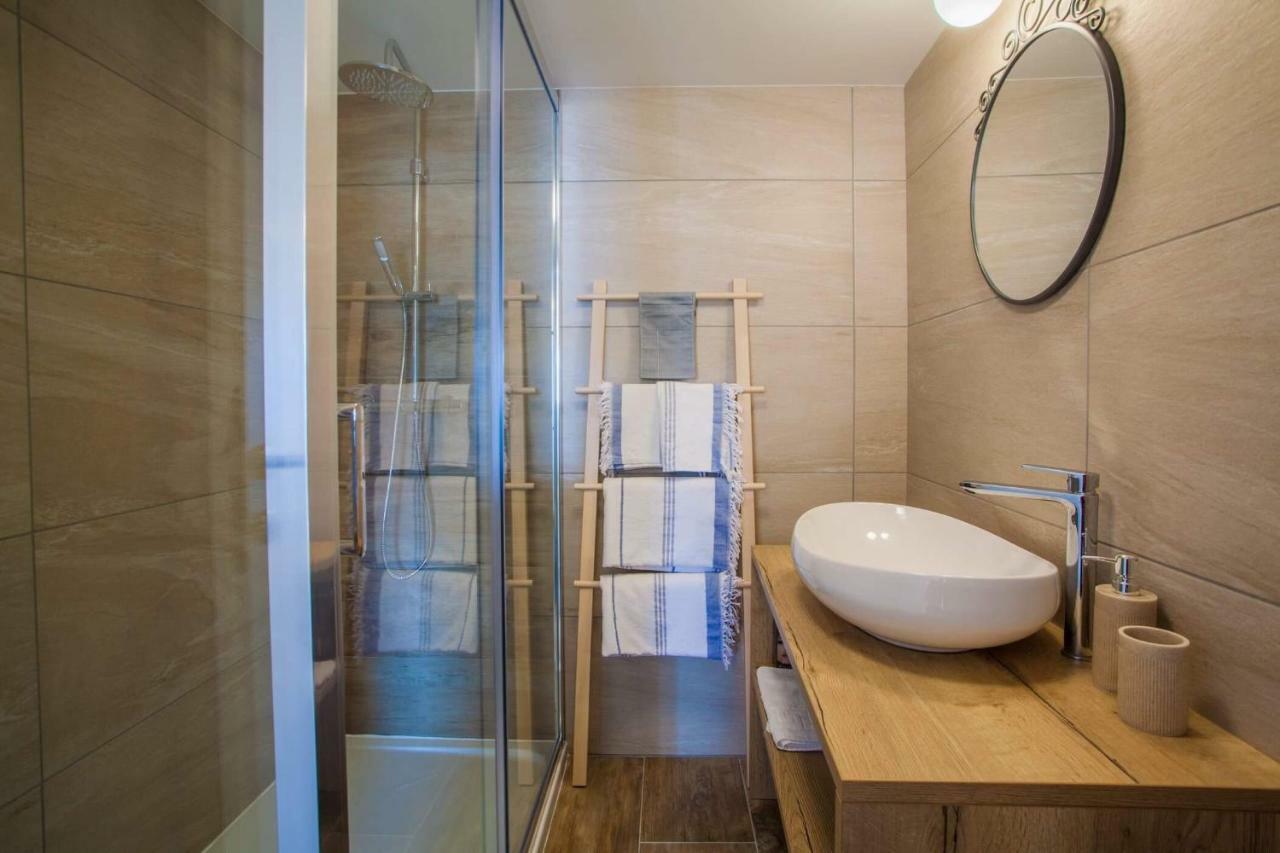 Apartmani Kraj Mora Црес Экстерьер фото