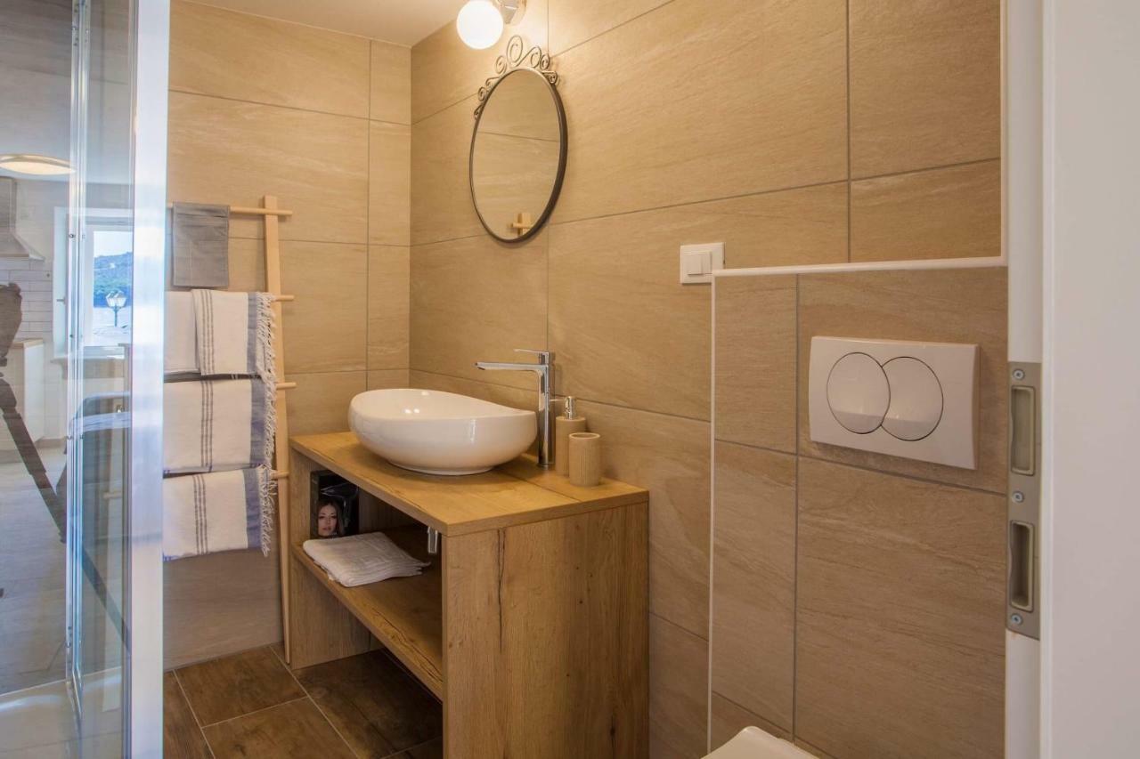 Apartmani Kraj Mora Црес Экстерьер фото