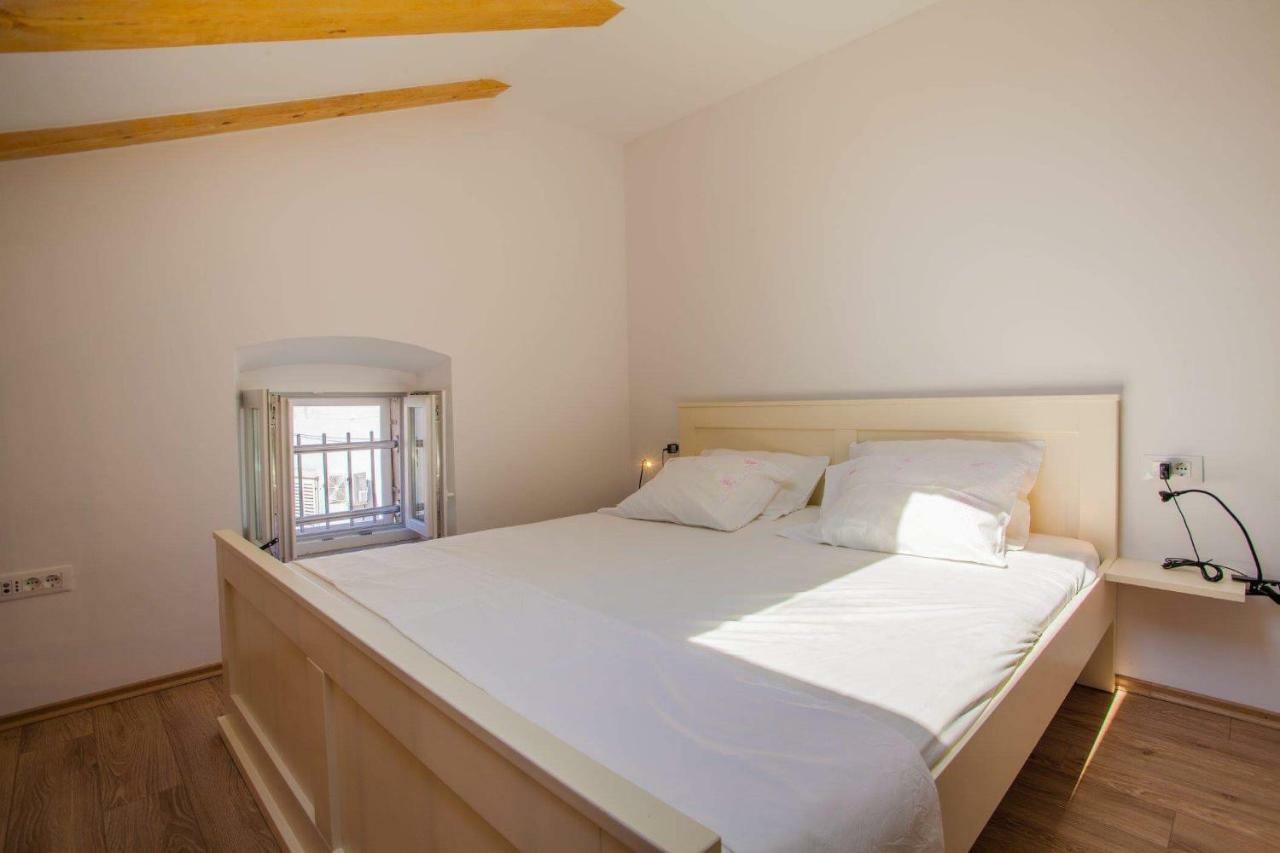 Apartmani Kraj Mora Црес Экстерьер фото