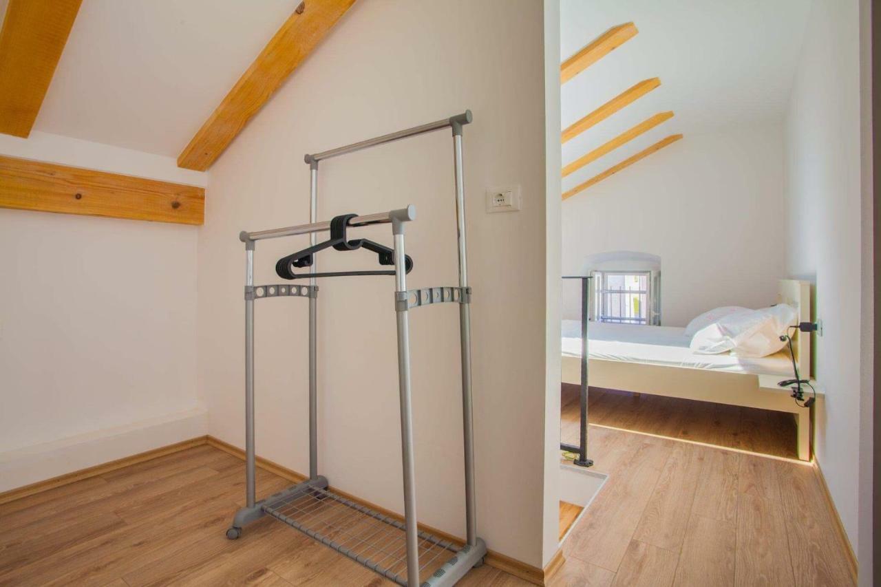 Apartmani Kraj Mora Црес Экстерьер фото