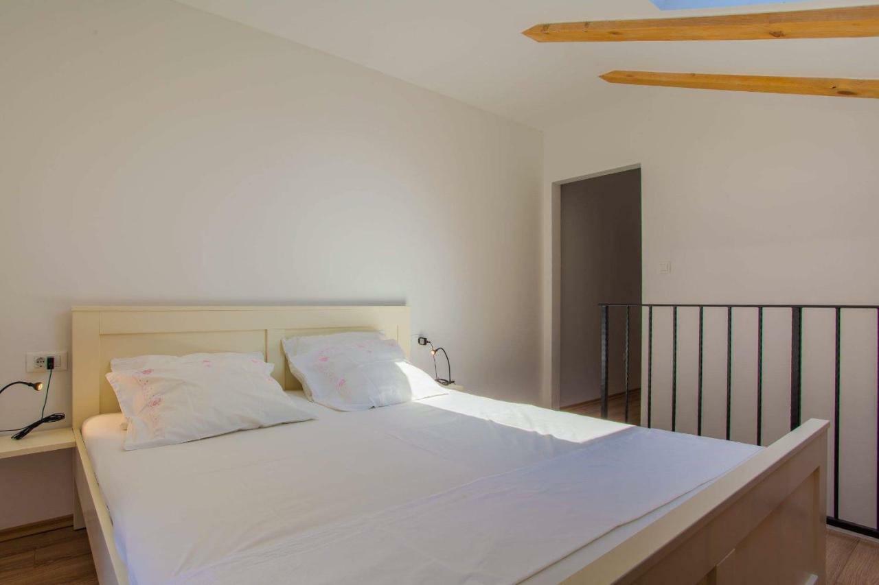 Apartmani Kraj Mora Црес Экстерьер фото