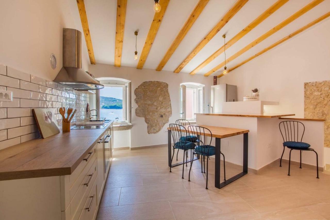 Apartmani Kraj Mora Црес Экстерьер фото