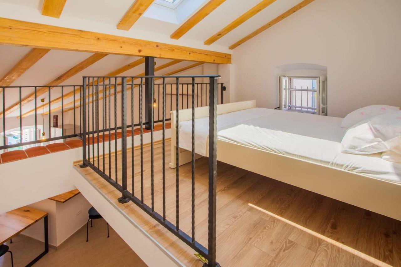 Apartmani Kraj Mora Црес Экстерьер фото