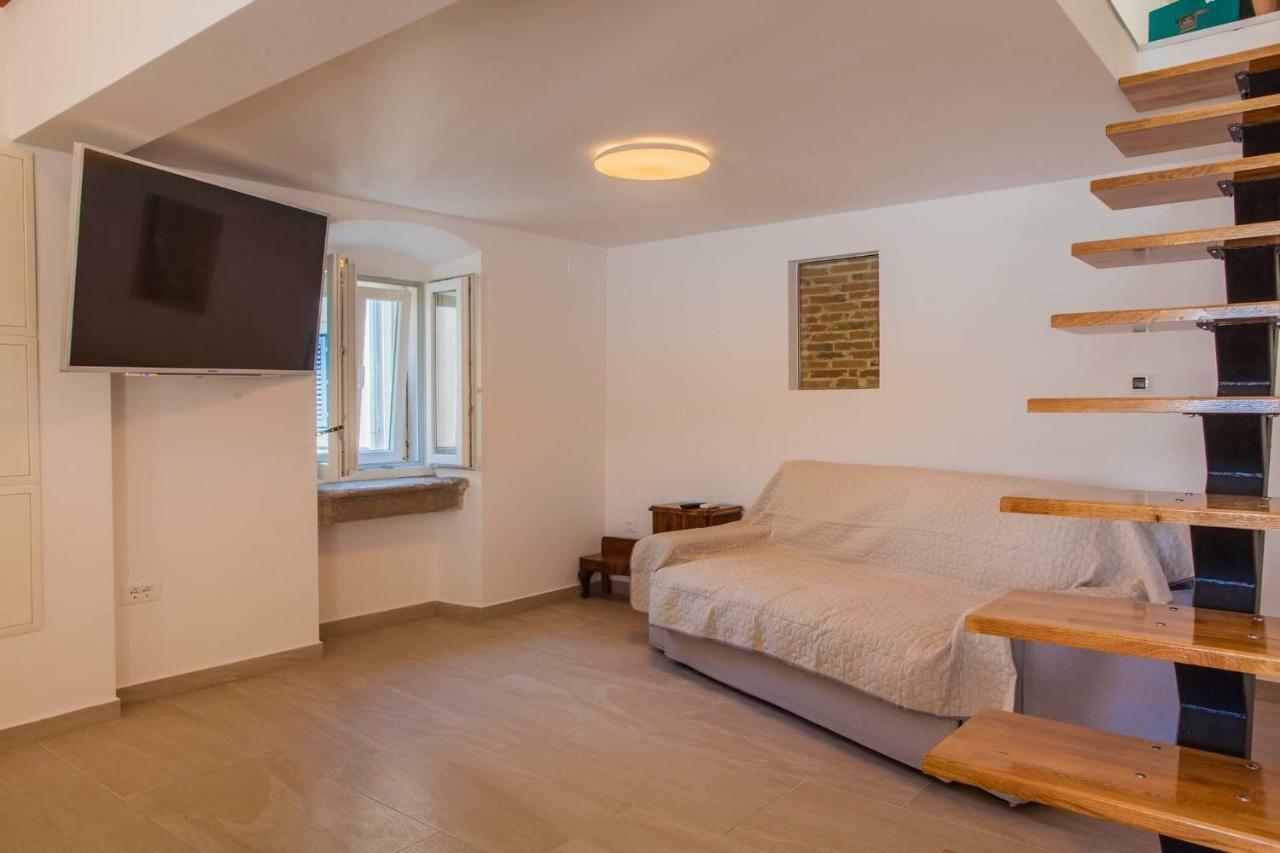 Apartmani Kraj Mora Црес Экстерьер фото