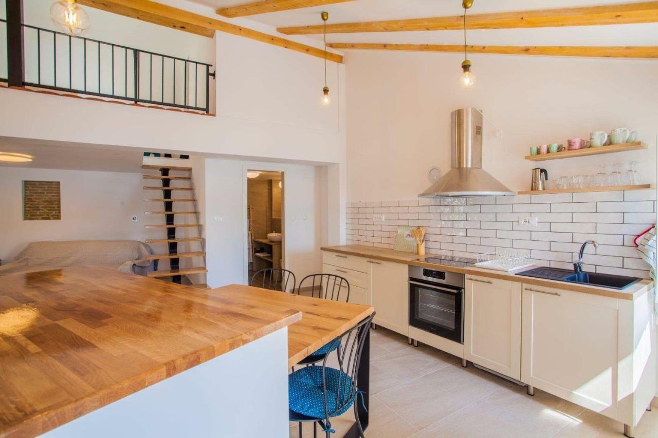 Apartmani Kraj Mora Црес Экстерьер фото