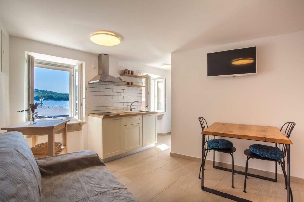 Apartmani Kraj Mora Црес Экстерьер фото