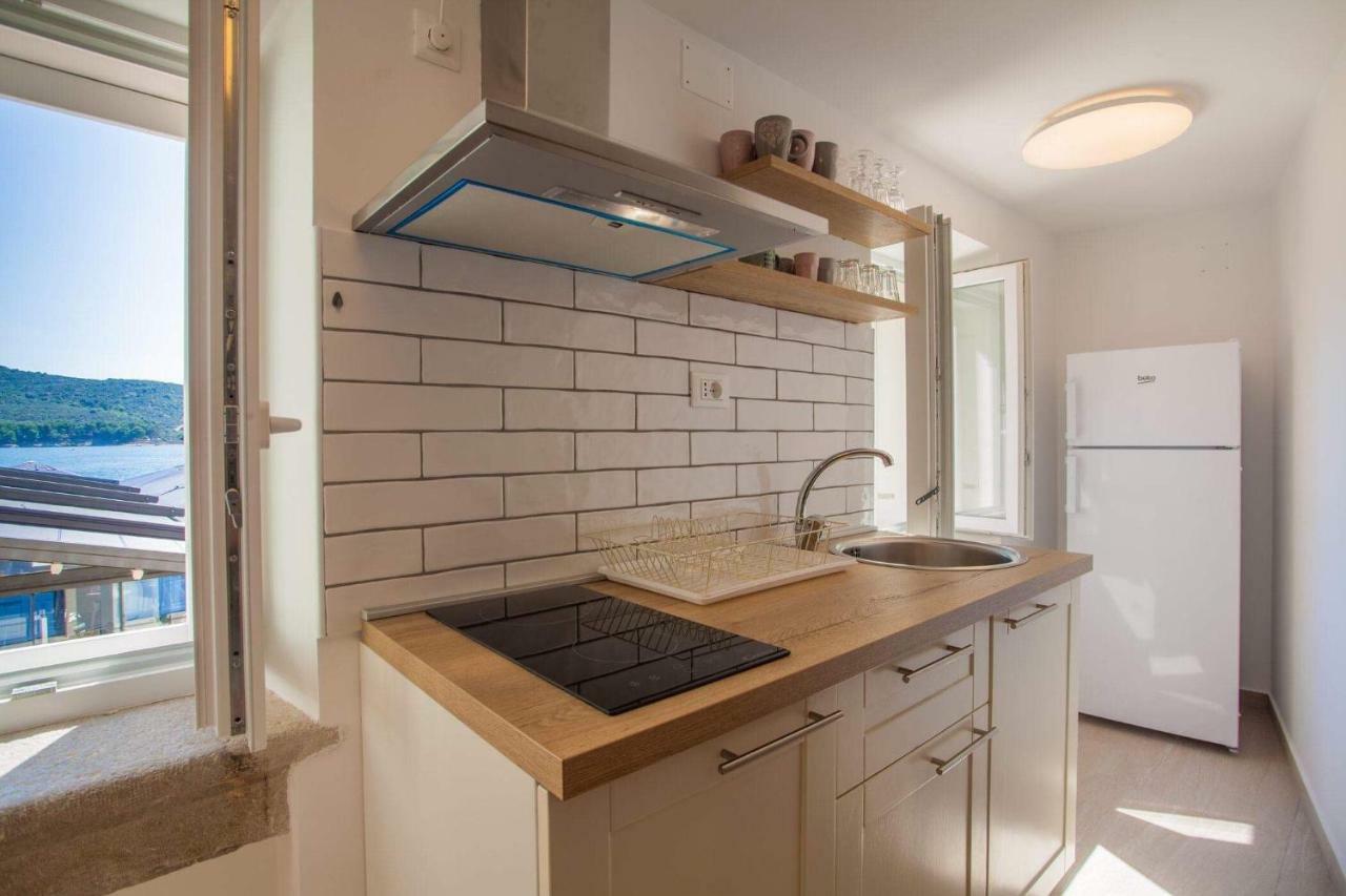 Apartmani Kraj Mora Црес Экстерьер фото