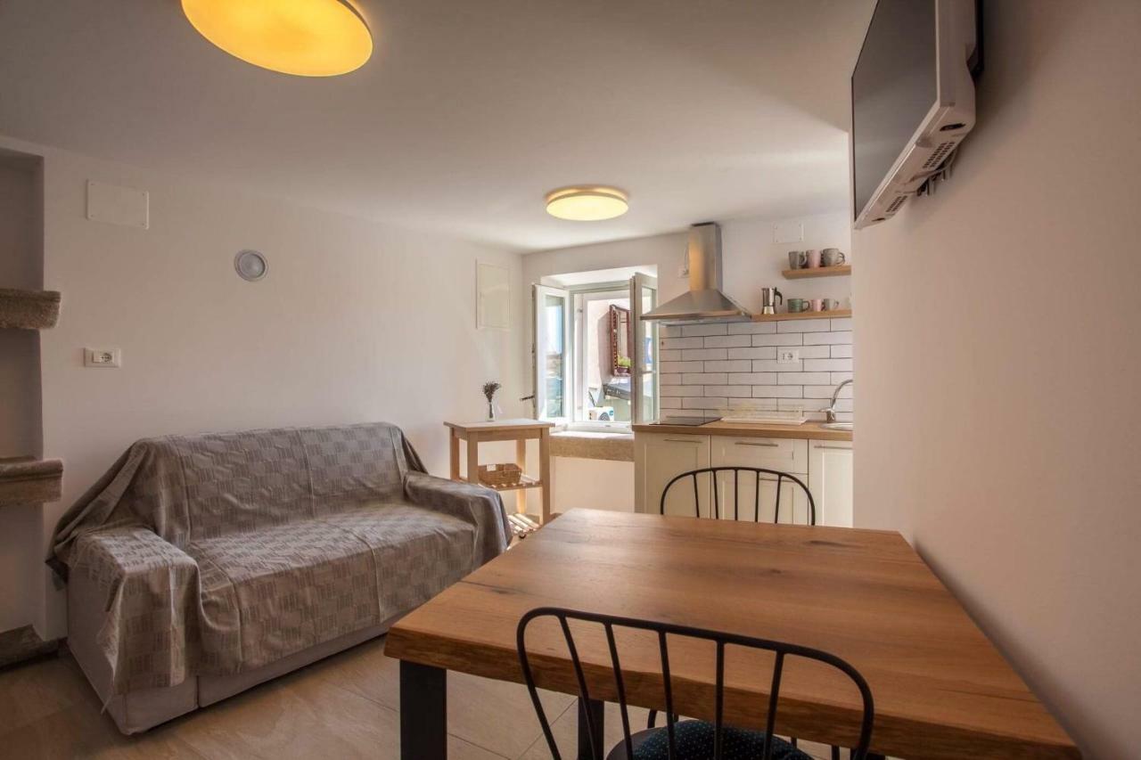 Apartmani Kraj Mora Црес Экстерьер фото