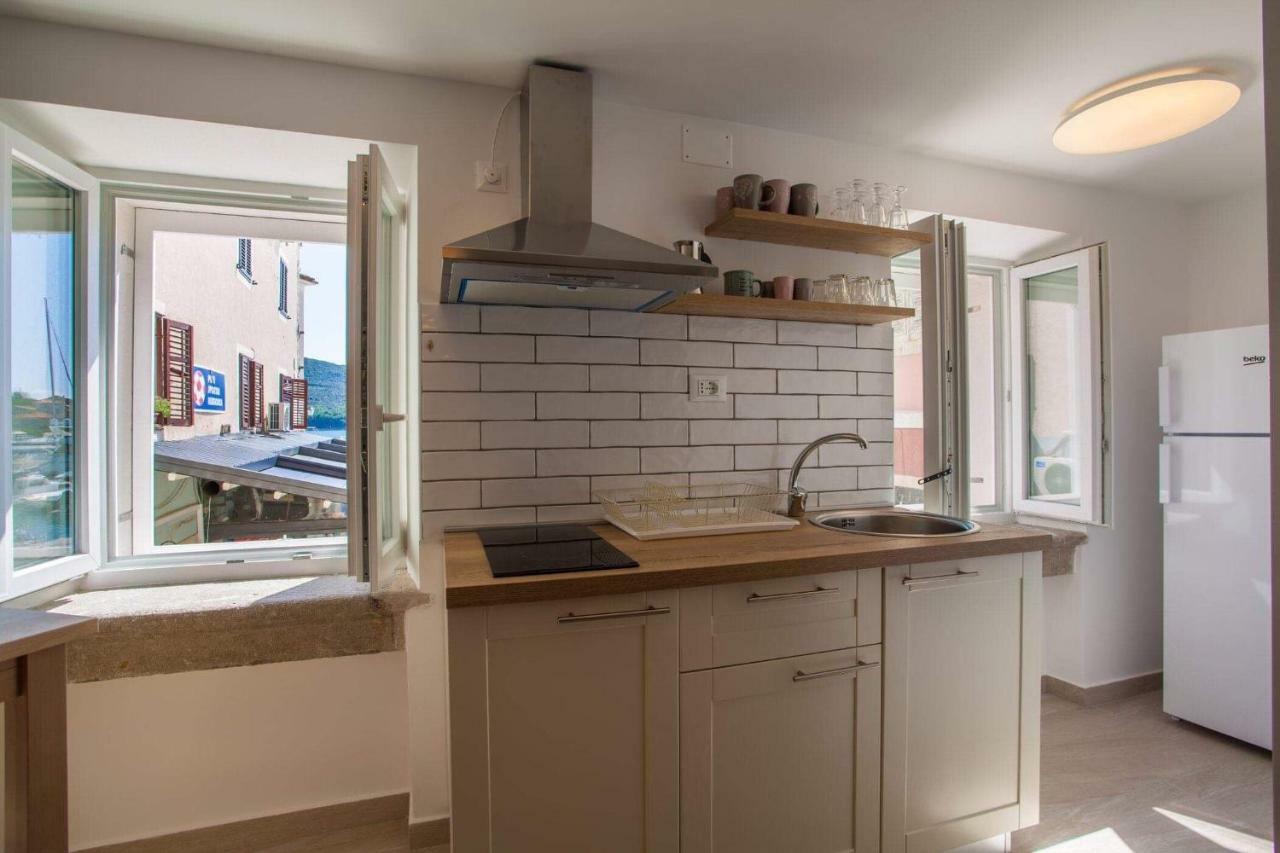 Apartmani Kraj Mora Црес Экстерьер фото