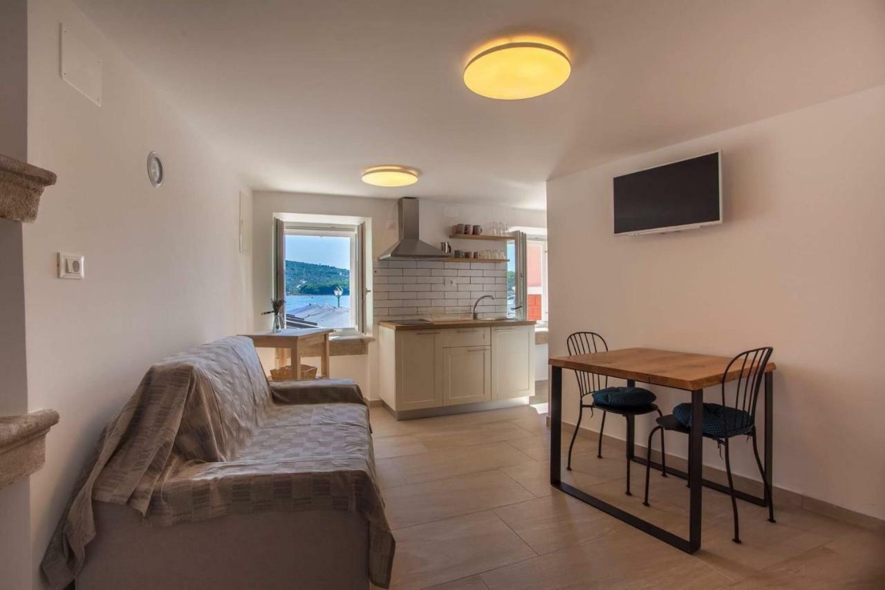 Apartmani Kraj Mora Црес Экстерьер фото